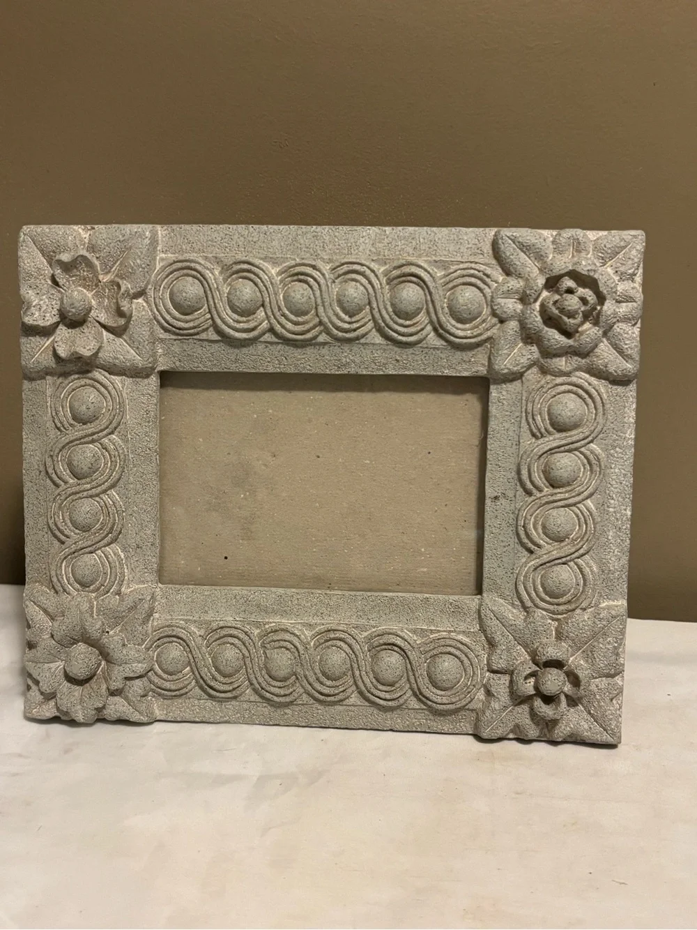 Decorative Stone-Effect Floral Picture Frame